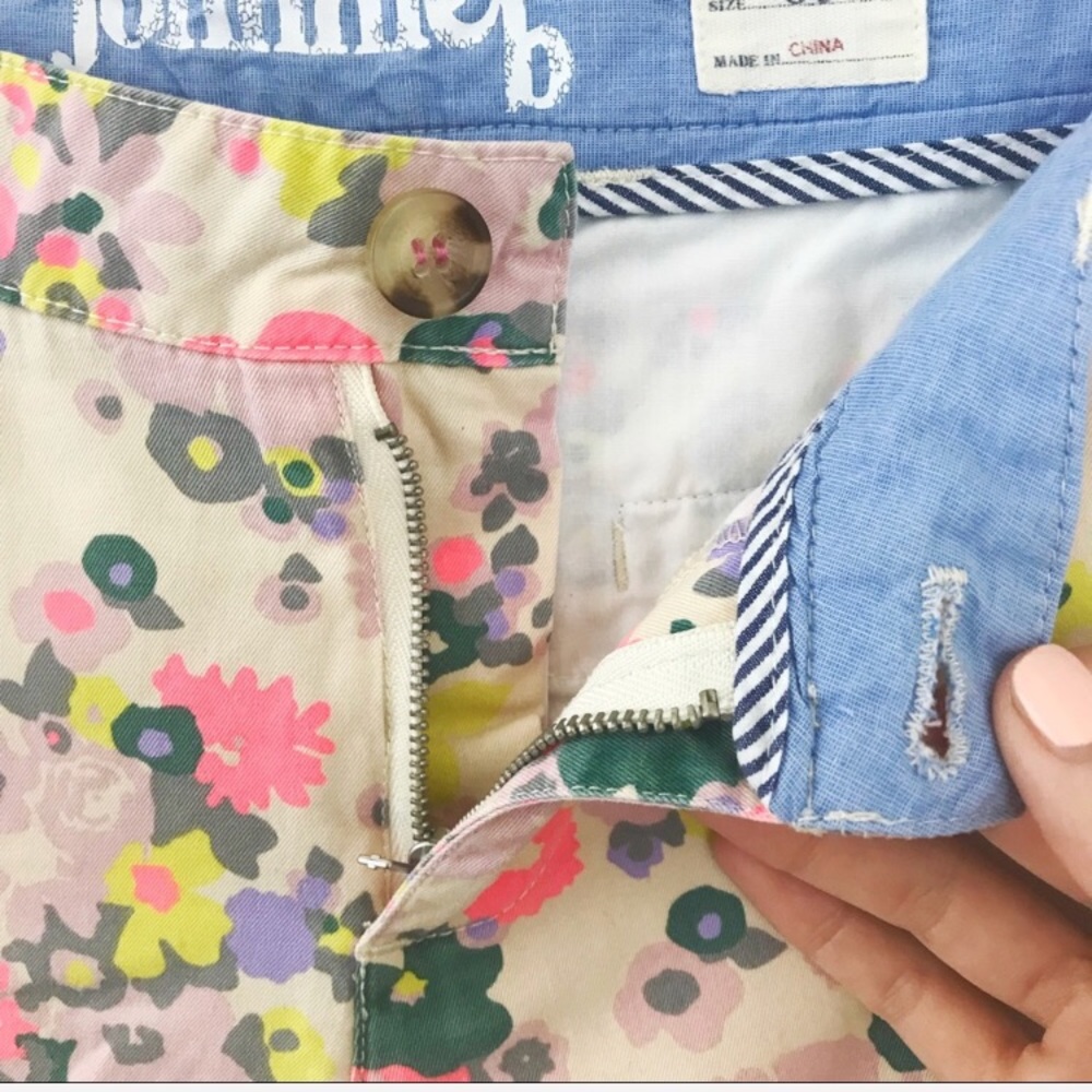 Boden Johnnie B Floral Rolled Hem Shorts C13 - Picture 3 of 7